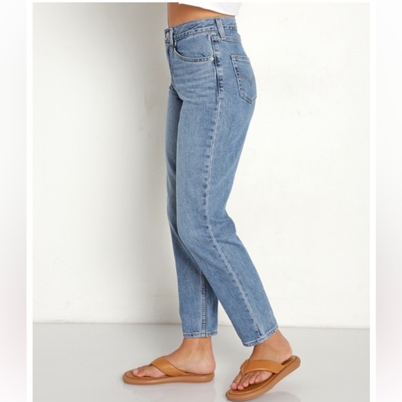 LEVI’S 80s MOM JEAN HI WAISTED TAPERED LEG 100% COTTON MOM JEAN IN MEDIUM WASH - Picture 3 of 16